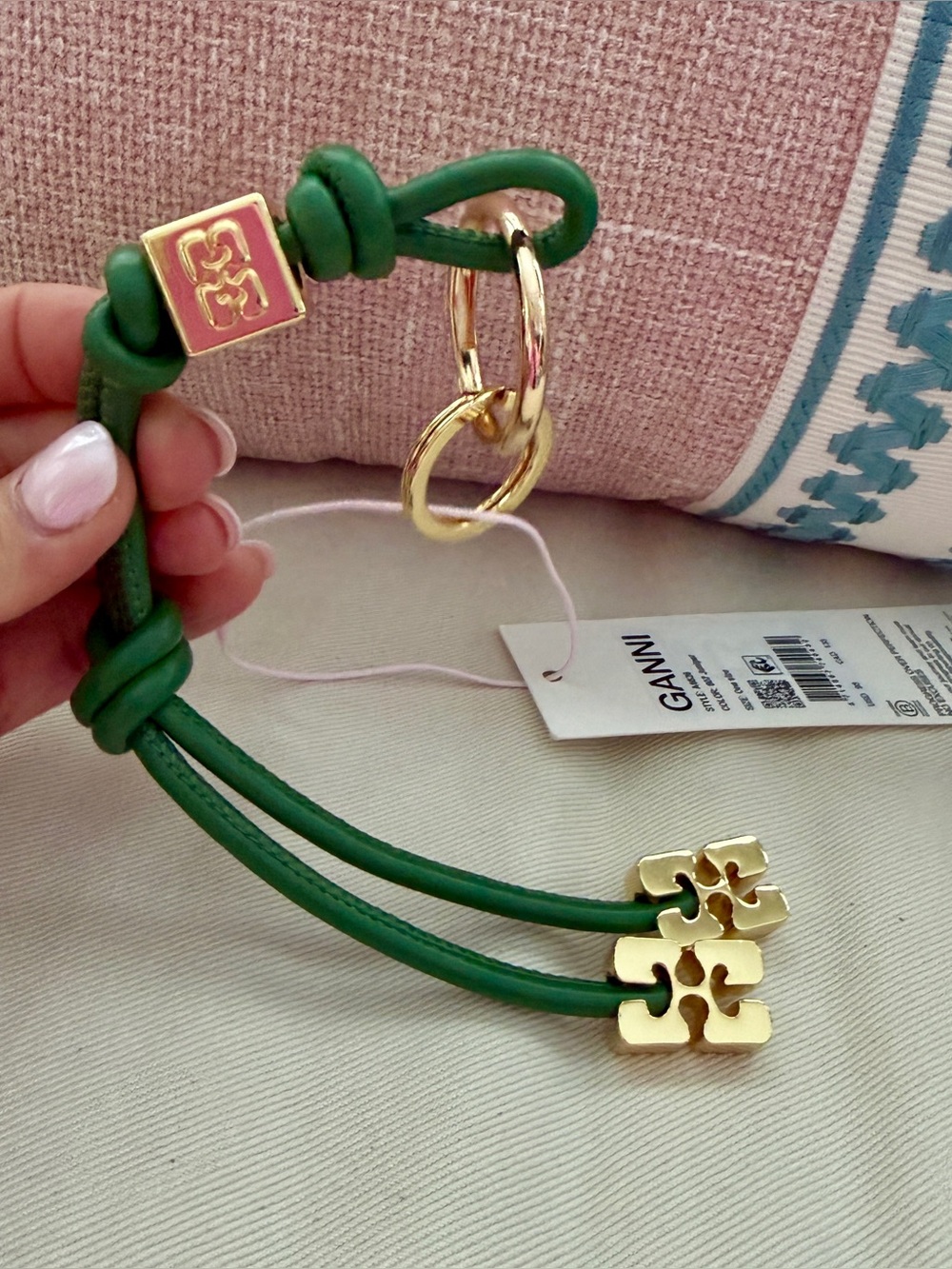GANNI
logo-charm keyring - Picture 4 of 9